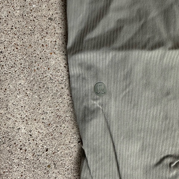 EUC Lululemon Beyond The Studio Crop Grey Sage Size 6 - Picture 7 of 12